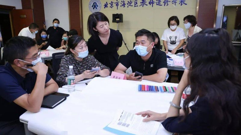 成人技能培训的收费标准通常由以下几个部分构成：